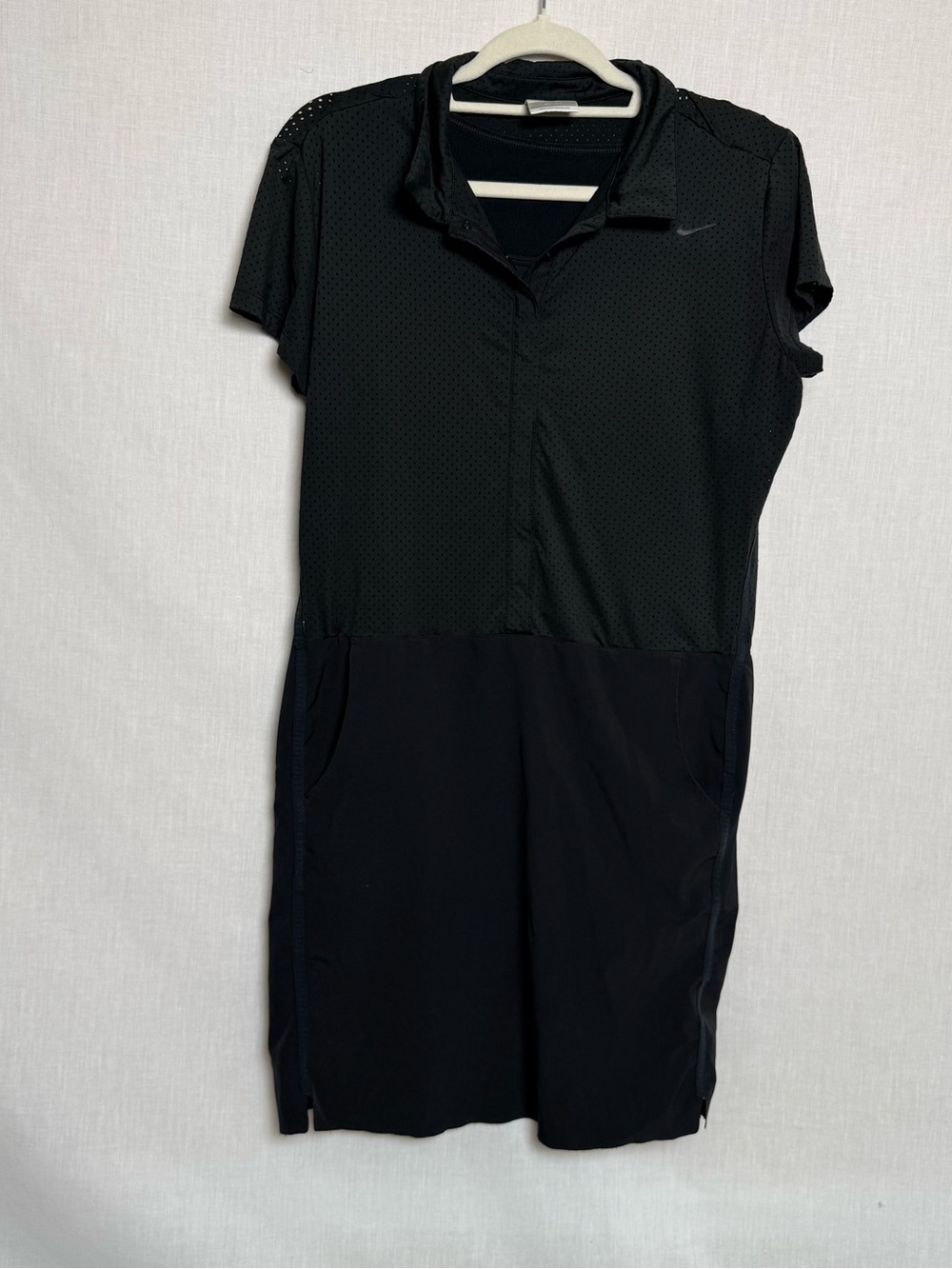 Nike Golf Dri-FIT Women’s Size 12 Black Perforated Short Sleeve Golf Dress